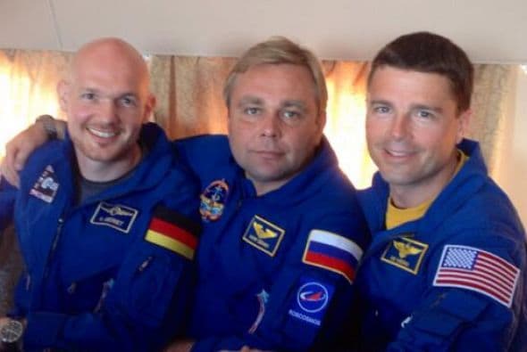 Estación Espacial Internacional, la tripulación internacional. 14 días hasta su lanzamiento, hemos llegado a Baikonur! Fotos: @astro_reid