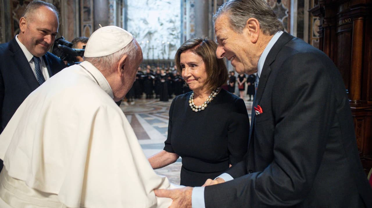 Nancy Pelosi recibe comunión en el Vaticano luego de que el Arzobispo de San Francisco se la negó por apoyar el aborto