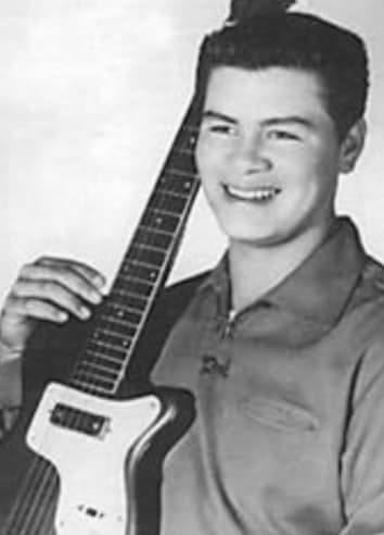 El 3 de febrero de 1959 Ritchie Valens, falleció en un accidente aéreo.