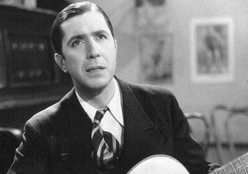 El argentino Carlos Gardel murió a los 44 años de edad, justo cuando su carrera estaba en el mejor momento.