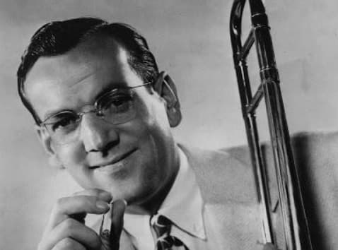 Nunca se encontró su cuerpo, ni el de las otras dos personas que lo acompañaban. Por días, se buscaron los restos del avión, peor jamás los hallaron.