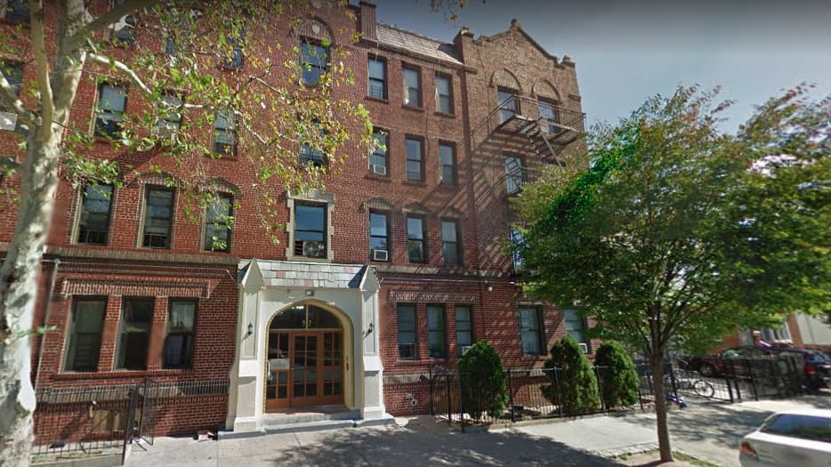 32 personas resultaron heridas en incendio en Brooklyn, dos de ellas graves