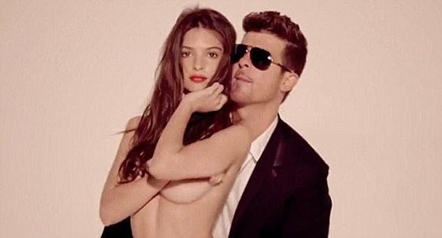 El momento en que Emily saltó a la fama a nivel internacional fue en 2013, cuando apareció en el candente video de 'Blurred Lines' con Thicke, Pharrell y el rapero T.I., que fue el videoclip más visto de ese año.