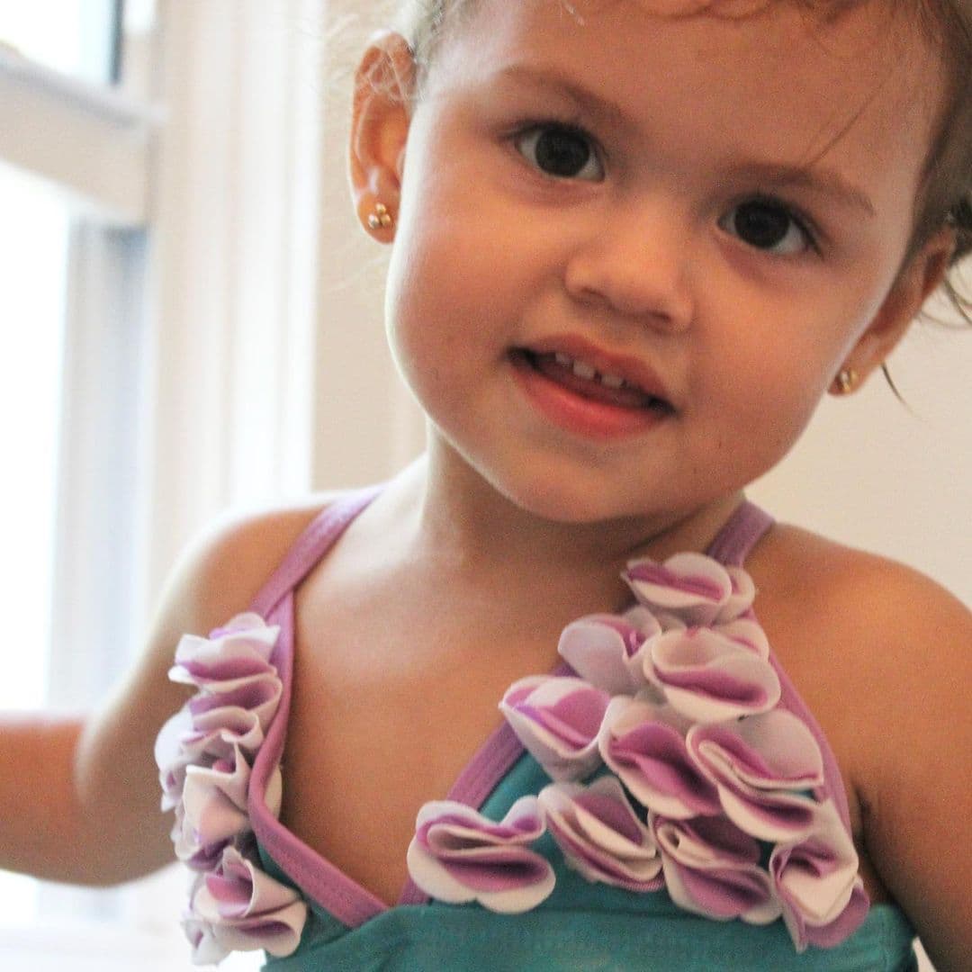 Chloé ya es una niña grande. Pero como ha crecido en tamaño, ha crecido el ángel que tiene.