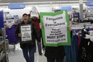 Manifestantes intentan sabotear el Black Friday en Ferguson