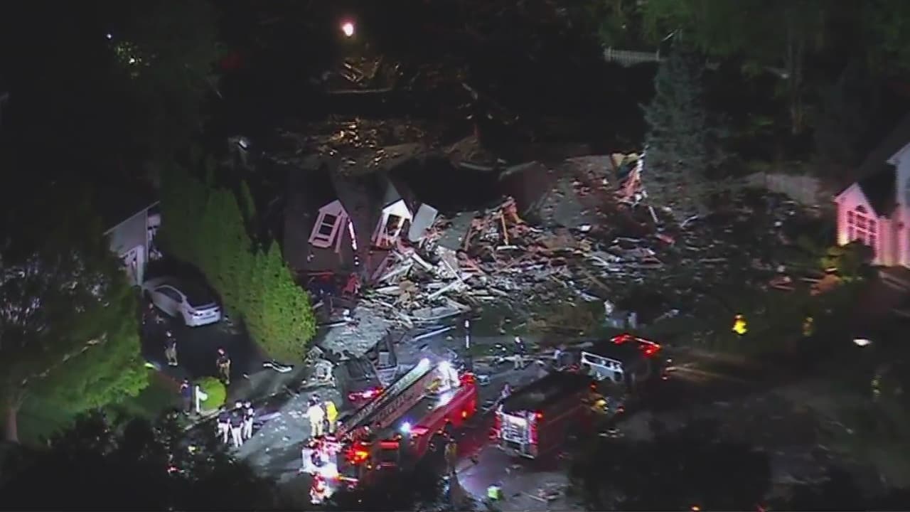 Explota casa en vecindario de Nueva Jersey y deja a una persona sin vida y a otra grave