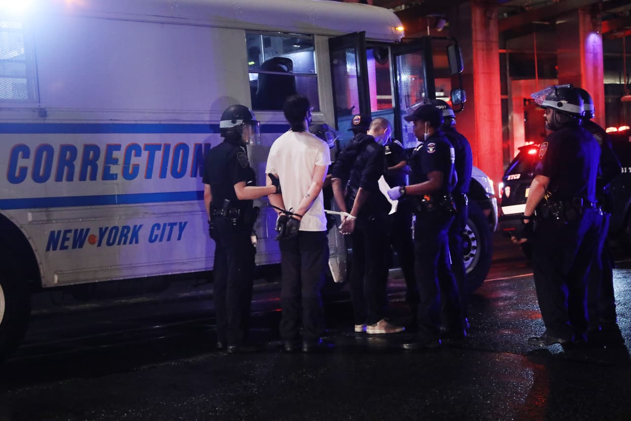 También se registraron arrestos en el centro de Brooklyn. Se estima que al menos 12 personas fueron arrestados.