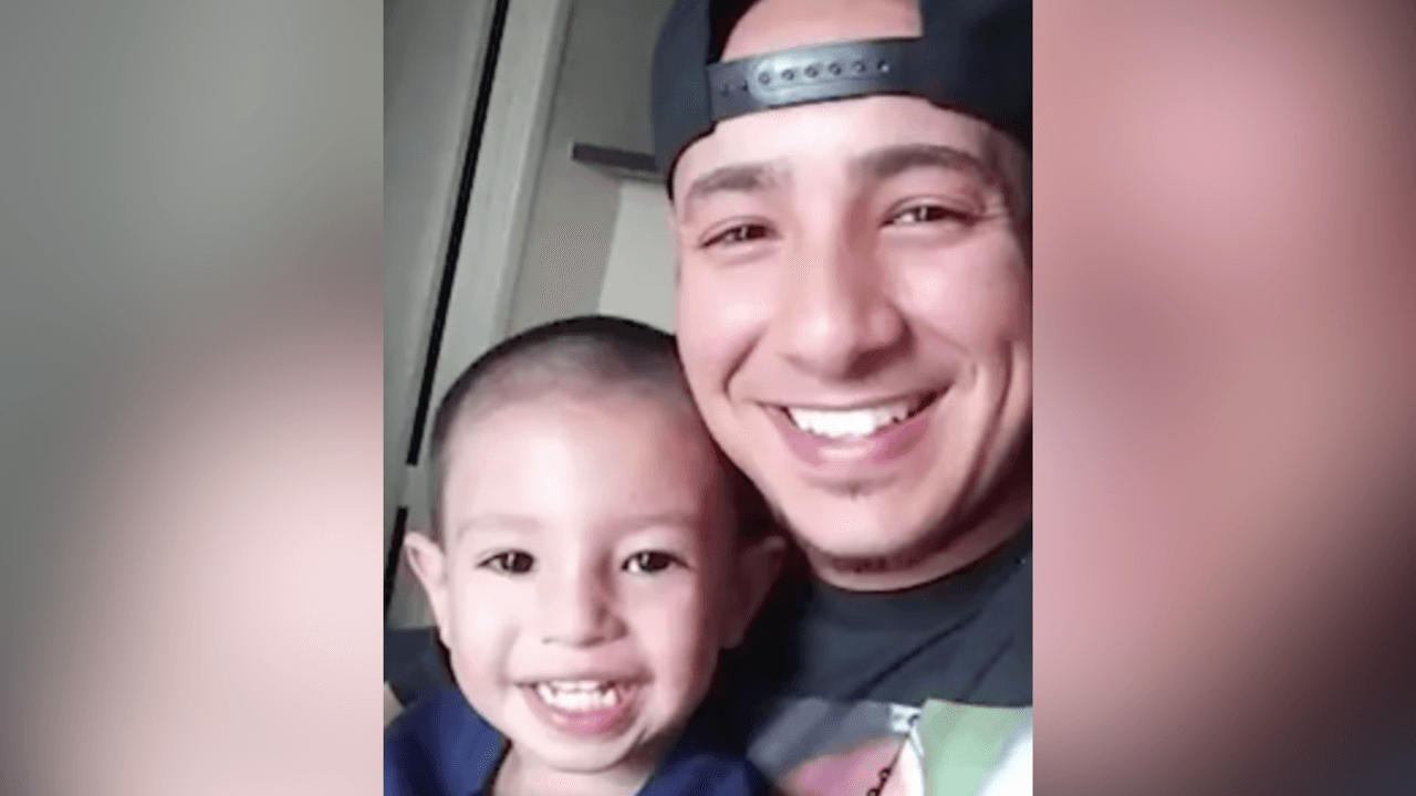 Y sobre los videos del pequeño, Brandon asegura que nunca los había visto: “si yo los hubiera visto, para empezar, hubiera definitivamente hecho algo completamente diferente, pero no lo sabía”. 
<b>También asegura que quiere saber qué le pasó a su hijo, porque acusa que los análisis médicos están mal.</b>
<br>
<br>“La parte que todavía no me hace sentido hasta este día es que (Miranda) no llamó a la policía cuando vio a mi hijo inconsciente… el hecho de que haya tardado una hora entera”.
<br>
<br>Por otra parte, la abogada defensora de Brandon celebró la decisión del gran jurado y dijo que pudieron ver parte de lo que la gente común no sabía del caso. Según ella, existen videos donde Benji dice que se autolesionaba, por eso tenía esas lesiones en sus ojos. Un video que reprodujeron en corte muestran a Benjamín desesperado en la parte trasera del carro, en su asiento para niños, dándose golpes a sí mismo en la cara.