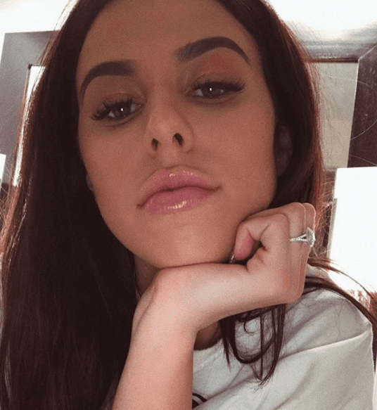 Entre los primeros deberes de Victoria como asistente de Kylie estaba: encargarse de que Kylie hiciera las compras y que los autos de la celeb tuvieran mantenimiento para estar listos en cuanto Kylie así lo requiriera.