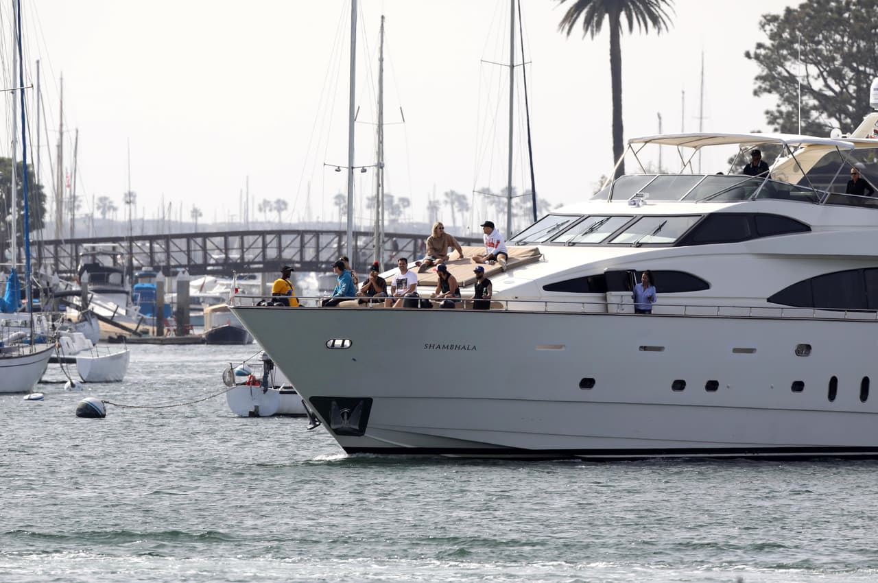 Desde la ruptura, el joven artista ha estado concentrado en su nuevo disco, en el que supuestamente se proyectará su “espiritualidad”, y en conseguir algunos momentos de paz.