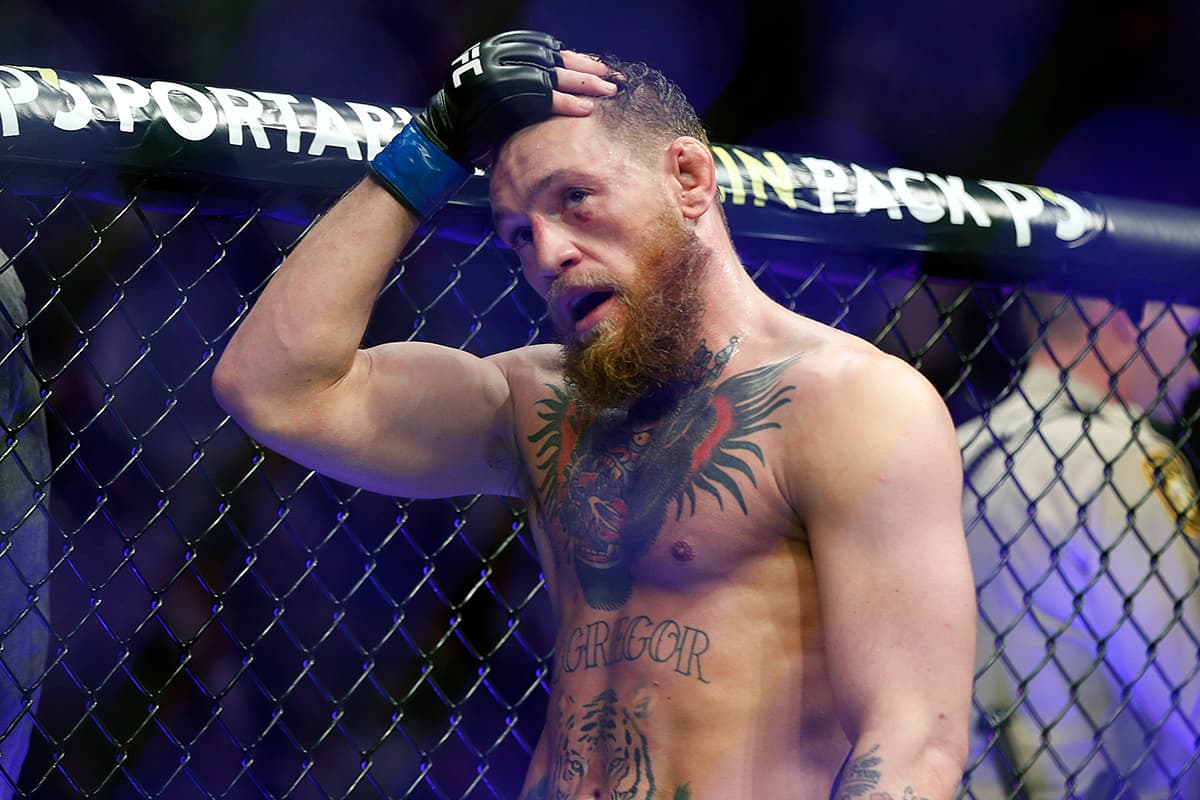 Molesto pero sorprendido por la derrota, Conor McGregor no esperaba ser atacado por la espalda después del combate por uno de los asistentes de Khabib Nurmagomedov.