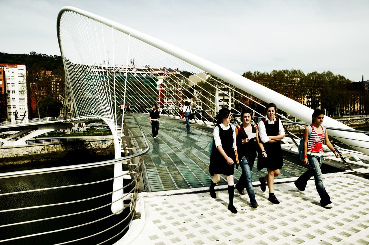 Este puente en Bilbao no sólo fue costoso, sino que después el arquitecto demandó a la ciudad.