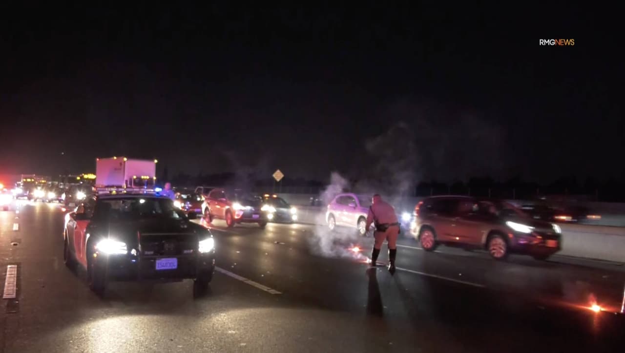 El accidente cerró varios carriles de la autopista 101 en dirección este durante varias horas mientras se realizaba la investigación.