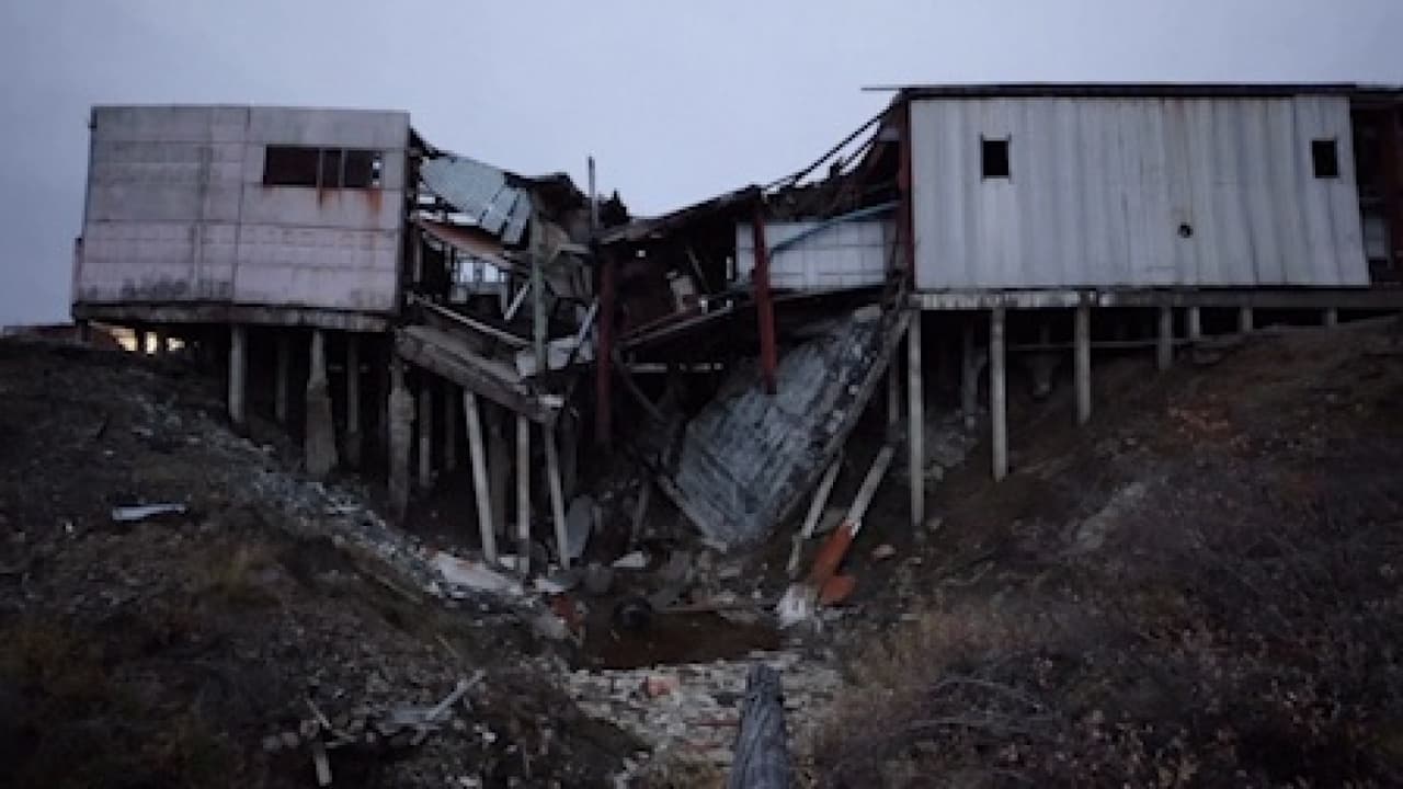<b>En video: paisajes deformados y las casas colapsadas por el deshielo del Ártico</b>
<br>
<br>En Siberia se hacen más evidentes que nunca los efectos extremos del cambio climático. El derretimiento del permafrost está hundiendo estructuras y casas en el norte de Rusia.
