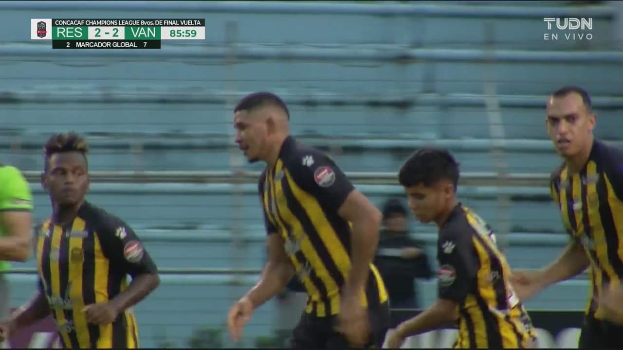 ¡No se rinden! Montes la prende de cabeza y anota el 3-2 de Real España