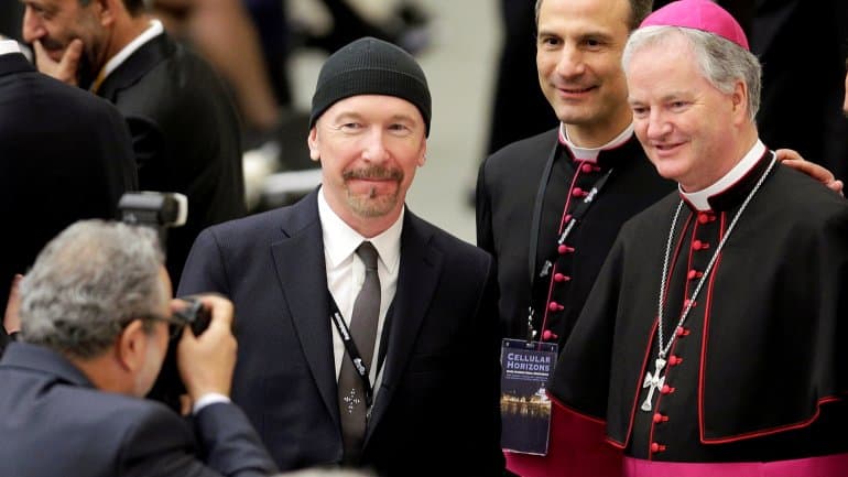 The Edge tocó en la Capilla Sixtina