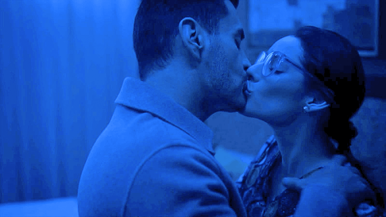 Joaquín creyó besar a Kassandra, pero era Consuelo | Tan Cerca De Ti, Nace El Amor | Capítulo 24