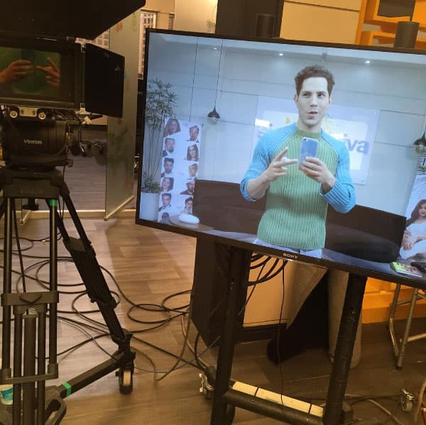 Christian Chávez no se ha cansado de tomarse fotitos para regalárselas a sus fans.