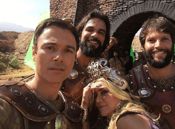 La serie de origen brasileño cuenta con una ambientación inspirada en el año 600 a. C. aproximadamente, en la que el vestuario y caracterización son piezas claves.