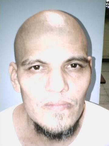 <h3 class="cms-H3-H3">César Humberto López Larios</h3>
<br>
<br>Catalogado como uno de los líderes de la MS-13, este fugitivo -oriundo de El Salvador- tuvo sus últimos domicilios en California y México. 
<br>
<br>La agencia dice que ha sido acusado de 
<a href="https://www.ice.gov/most-wanted/lopez-larios-cesar-humberto" target="_blank">varios delitos de terrorismo</a> por su presunto papel en la ordenación de numerosos actos de violencia contra civiles, agentes del orden y pandilleros rivales, así como planes de distribución y extorsión de drogas en todo el mundo.