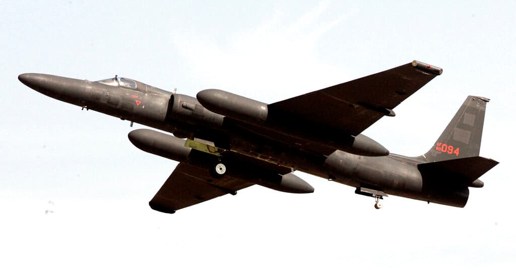 Uno de los pocos aviones que puede llegar tan alto como la frontera con el espacio, el U-2 Dragon Lady es una de las aeronaves más representativas de la Fuerza Aérea de los Estados Unidos. El U-2 fue diseñado en el contexto de la Guerra Fría y de ahí viene su denominación con la “U” que significa “utilidad”.