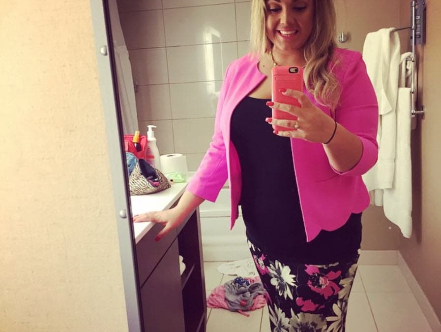 Conforme avanzó en su objetivo, pudo bajar de peso y también nació en ella el deseo de participar en concursos de belleza. En 2018 fue nombrada Miss Scunthorpe y poco tiempo después fue segundo lugar en Miss Inglaterra. 
<br>