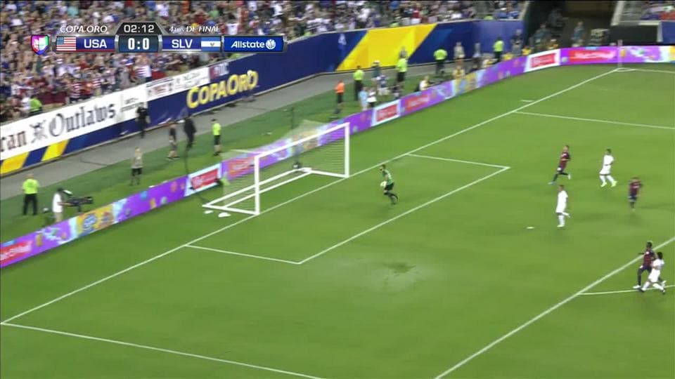 Corner. Tiro de esquina para El Salvador