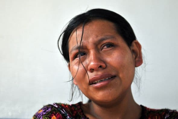 El cuerpo de Manuel Jaminez llegó a Guatemala procedente de Los Angeles, California, donde fue baleado mortalmente por un policía de esa ciudad, en medio del dolor de su esposa e hijos.