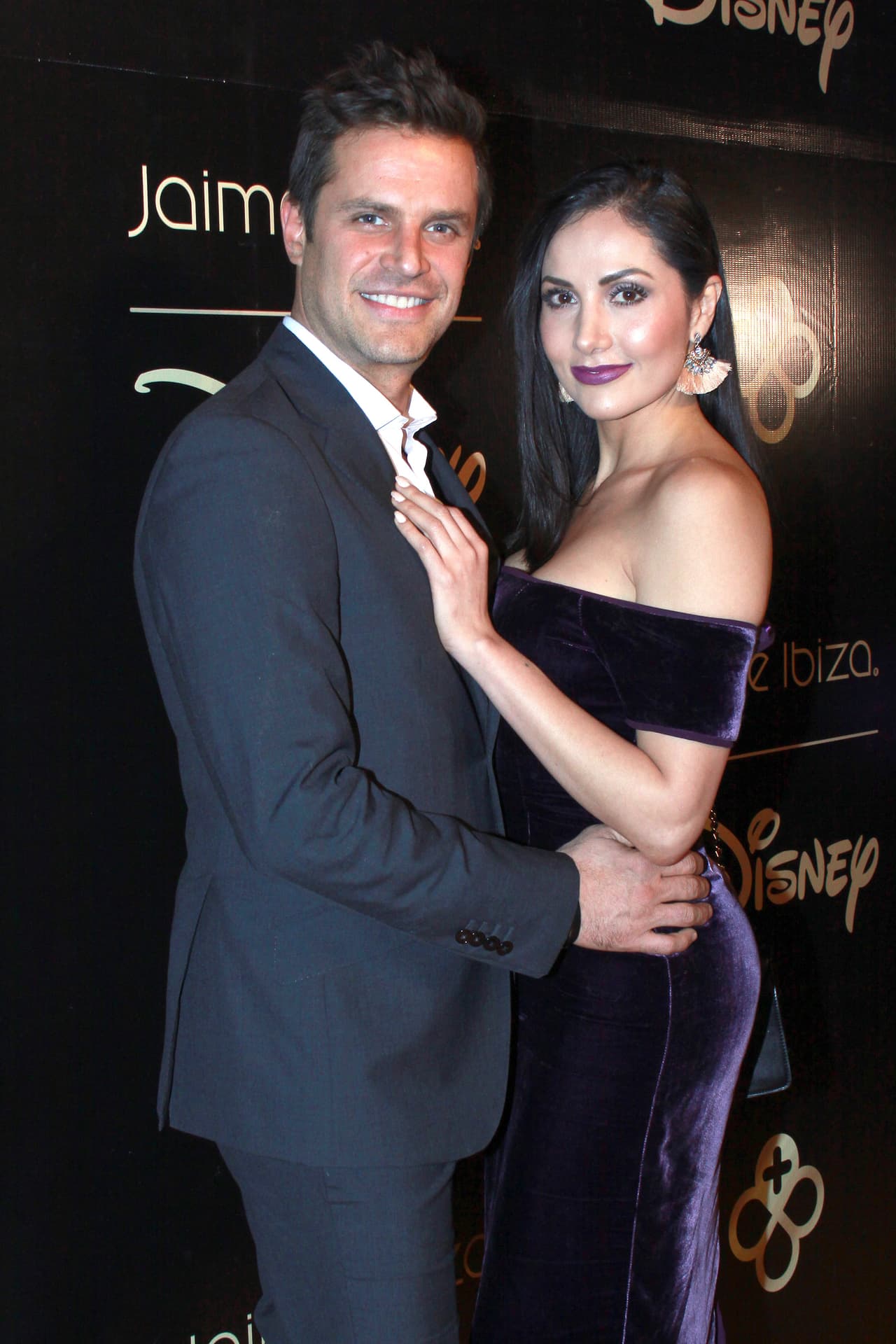 "
<b><a href="https://www.youtube.com/watch?v=PNGqv0iivFE" target="_blank">Pensión, carro, casa, todo</a></b>, para tres meses de matrimonio… No hay hijos, son bienes separados, no hay nada en común", aseguró.
<br>