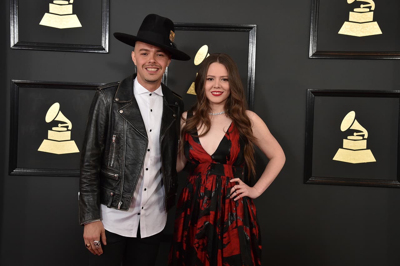 Jesse y Joy son un dúo musical conformado por los hermanos Jesse, a la izquierda, y Joy Huerta, quienes han colocado diversos exitos radiofónicos desde los inicios de su carrera artística.