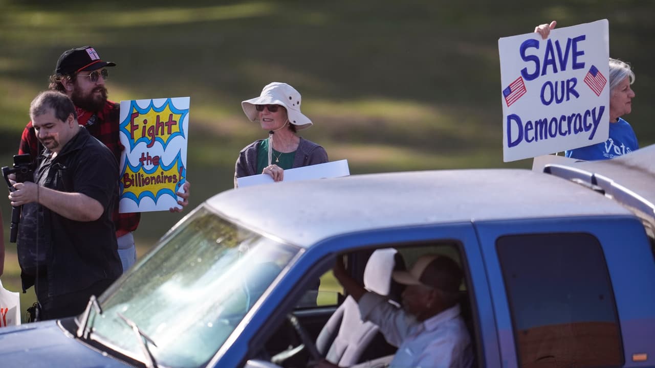 “
<b>Esto es una reunión de gobierno</b>, no es un rally político, no es una protesta”, sentenció Marjorie Taylor Greene.