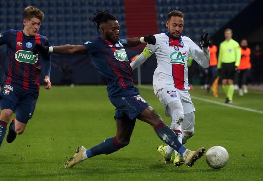 El Paris Saint Germain, por la mínima, derrota al SM Caen. El gol fue por parte de Moise Kean y le da la victoria a su equipo en la Copa de Francia. El astro brasileño, Neymar, salió lesionado del campo y será duda ante el Barcelona.