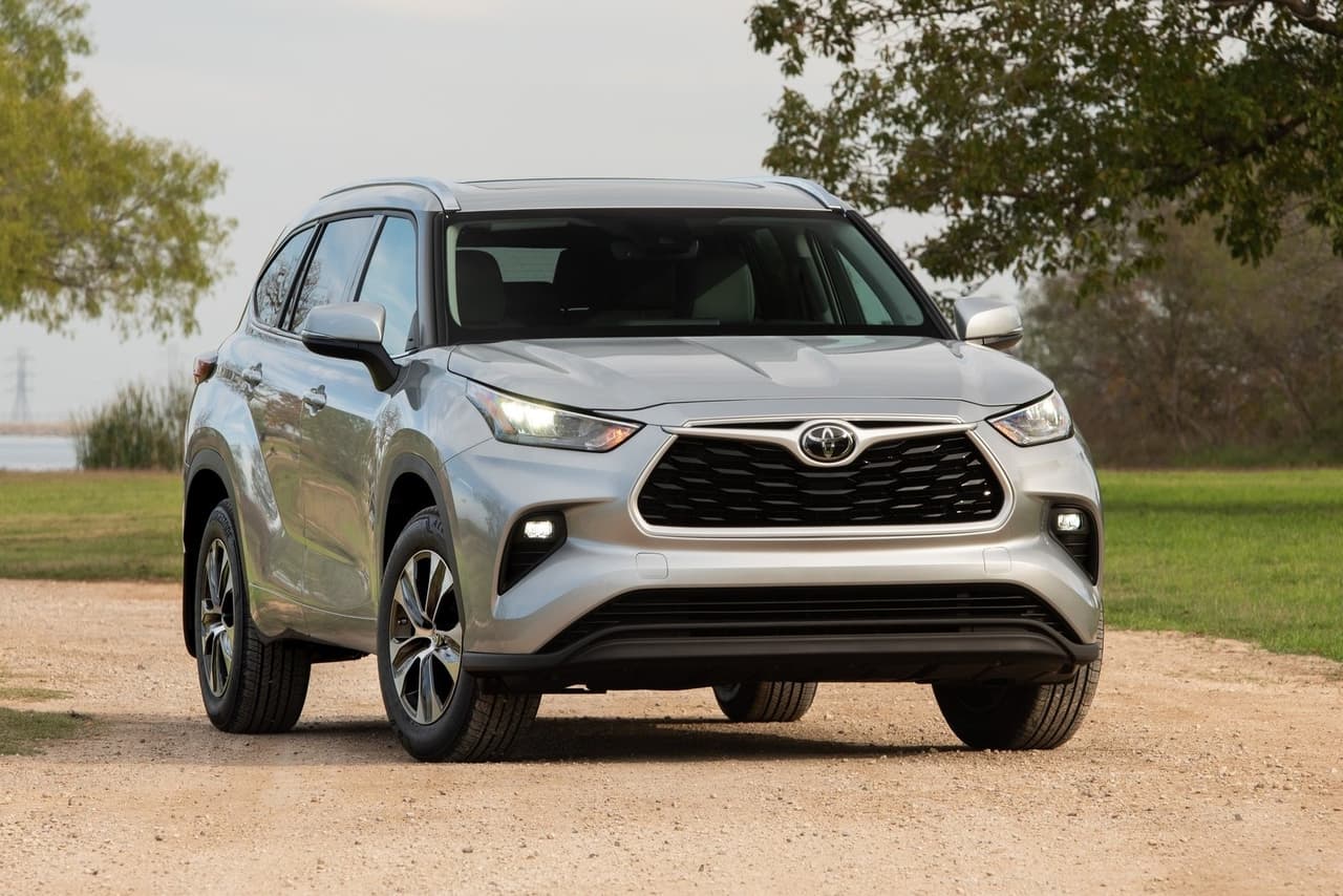 <h3 class="cms-H3-H3">Categoría - SUV medianas</h3>
<br>
<br>
<b>Fabricante: </b>Toyota
<br>
<b>Modelo:</b> Highlander
<br>