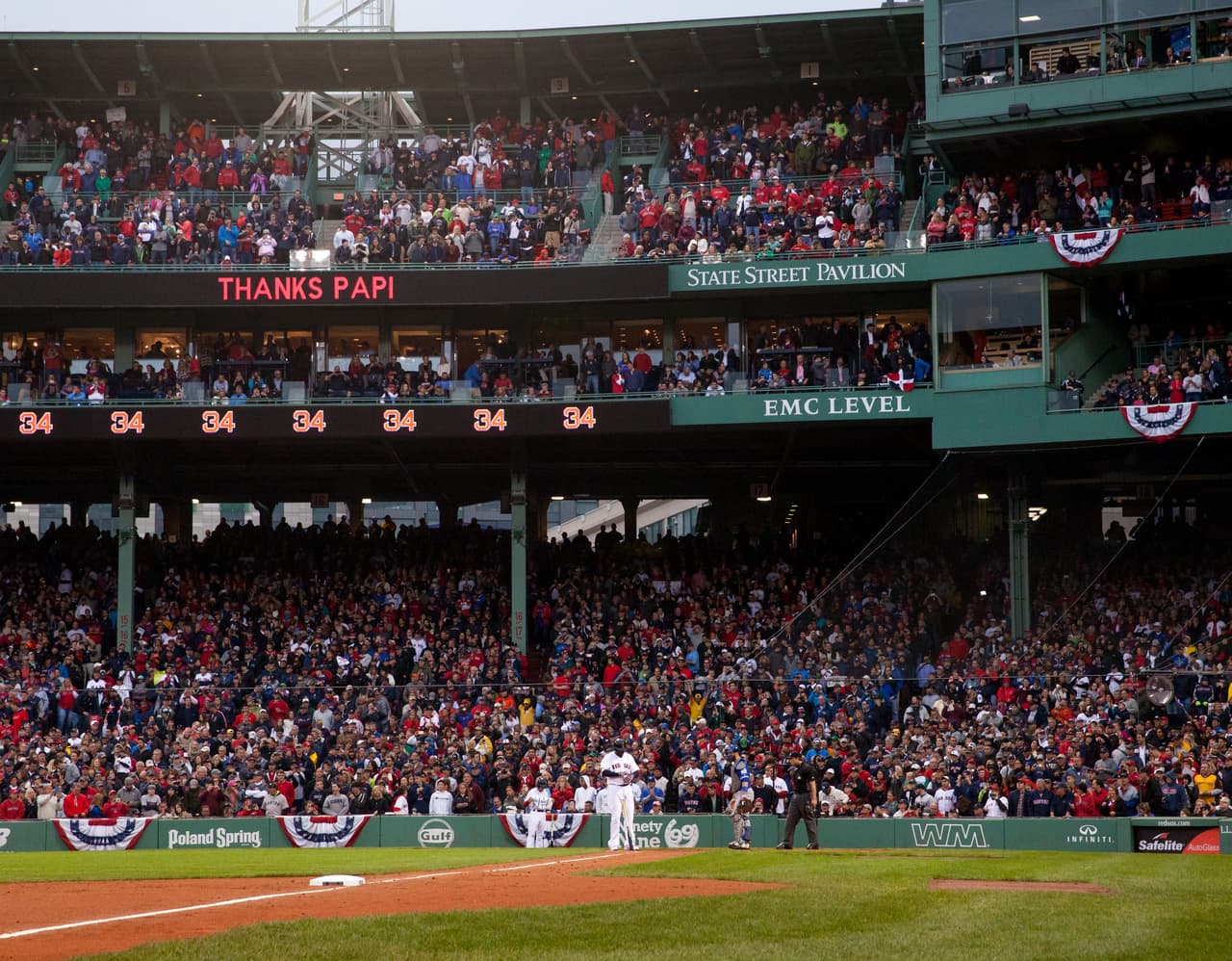 Y pese a la derrota de Red Sox ante Toronto por 2-1, no estropeó en lo absoluto el homenaje a 'Big Papi' y siempre fue aplaudido por todo el Fenway Park.