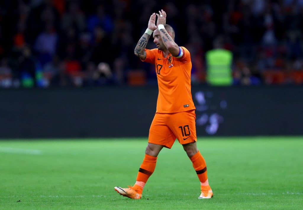Wesley Sneijder vivió su último partido como jugador de la selección de Países Bajos en el triunfo de su equipo 2-1 contra Perú en un amistoso disputado en el Johan Cruijff Arena en Amsterdam.