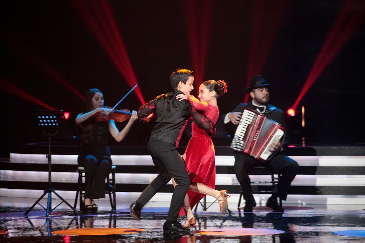 Sara y Yamil, del escuadrón 'Giovani y Los Sacachispas', bailaron al ritmo del tango 'Mi confesión'.