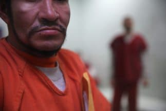 Cientos de inmigrantes cumplen cuatro días de huelga de hambre en una cárcel de Tacoma