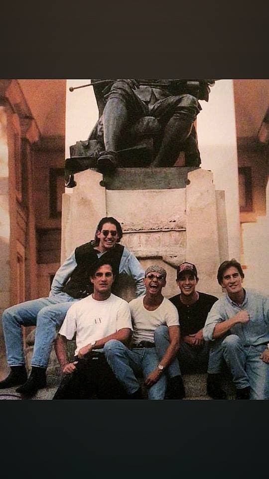 Carlos habló de lo que sucedió tras salir de la famosa banda: "Desde muy chavo estaba cantando en casa y haciendo teatro. Se dio la oportunidad de entrar a Magneto y cuando me caso empezamos un reencuentro y después se terminó, y mi hijo mayor nacía, entonces creí que fue momento de dejar eso y dedicarme a otra cosa", explicó.