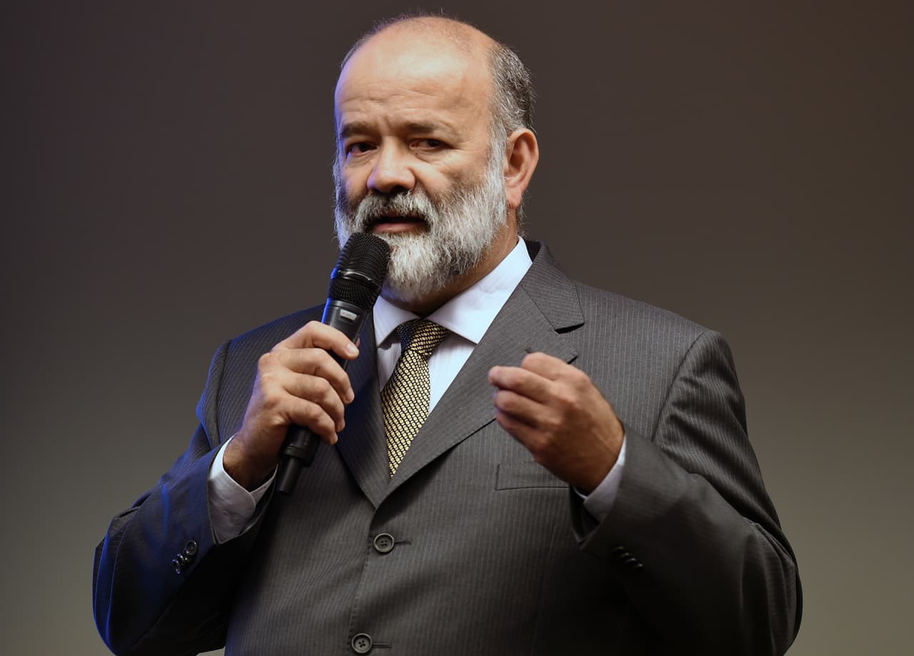 15 de abril de 2015. La policía arresta al tesorero del gobernante Partido de los Trabajadores, João Vaccari, acercando la investigación al círculo íntimo de Rousseff.