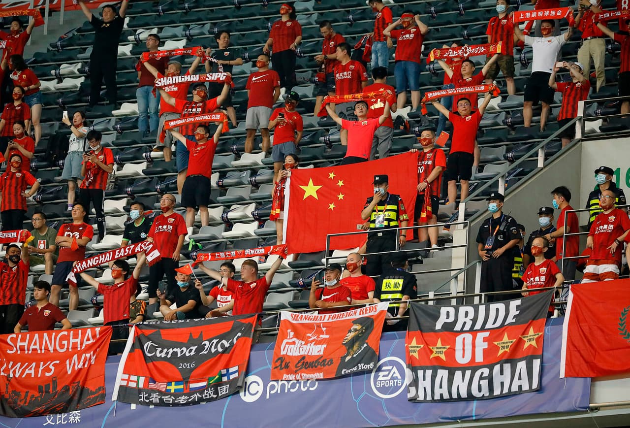 Aficionados regresan a los estadios en China