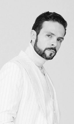 José María ha tenido relaciones largas con famosas como Paulina Rubio y Bárbara Mori, pero además de actuar, abrió brecha en su camino, como diseñador de modas.