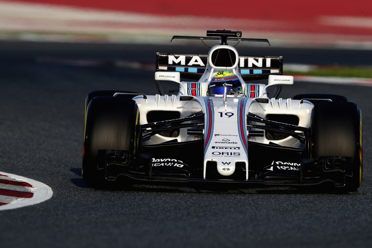 Williams introduce el FW40 para la temporada 2017 de la Fórmula 1. Con el motor Mercedes V6 turbocargado, van en busca de volver a los primeros planos como en 2014. Para este año, Felipe Massa decidió dar marcha atrás con su decisión de retirarse, y regresó para acompañar al debutante canadiense Lance Stroll, de 18 años.
