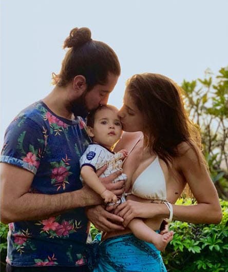 "Hoy 12 de noviembre, cumplo un año de casada y ocho meses de que nació mi bebé. Sin duda ha sido mi mejor año, me siento afortunada de tener a Marcelo (el bebé más sonriente y hermoso del mundo) y de estar con el amor de mi vida, 'mi Pipo'", compartió la actriz.