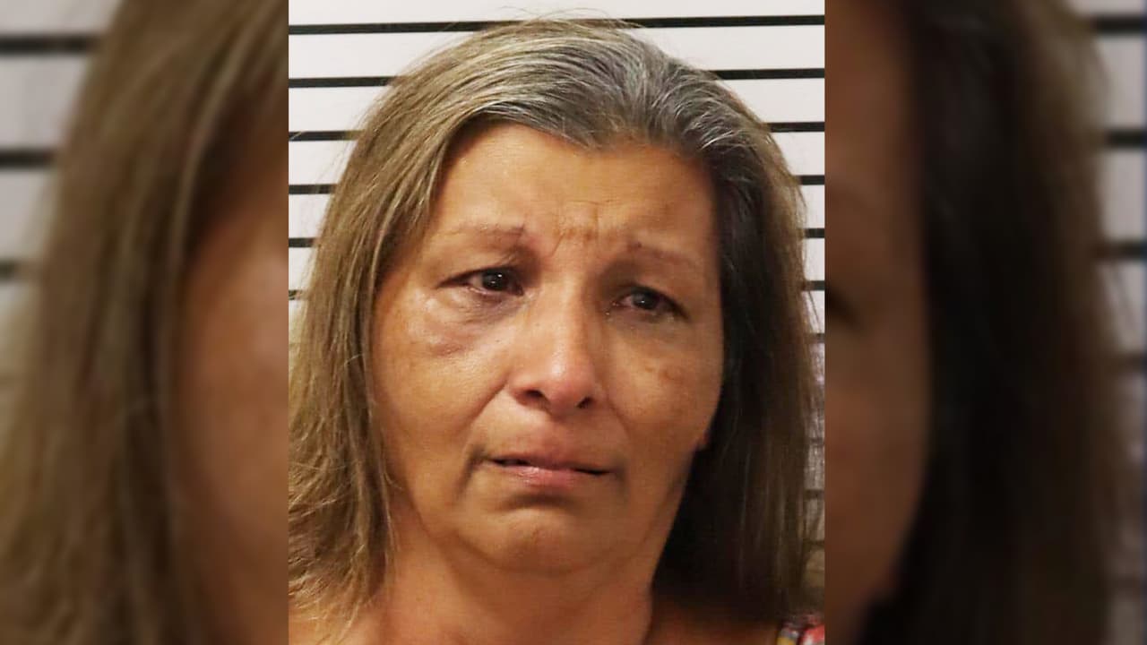 Arrestan a mujer por aprovecharse económicamente del anciano de 98 años que cuidaba