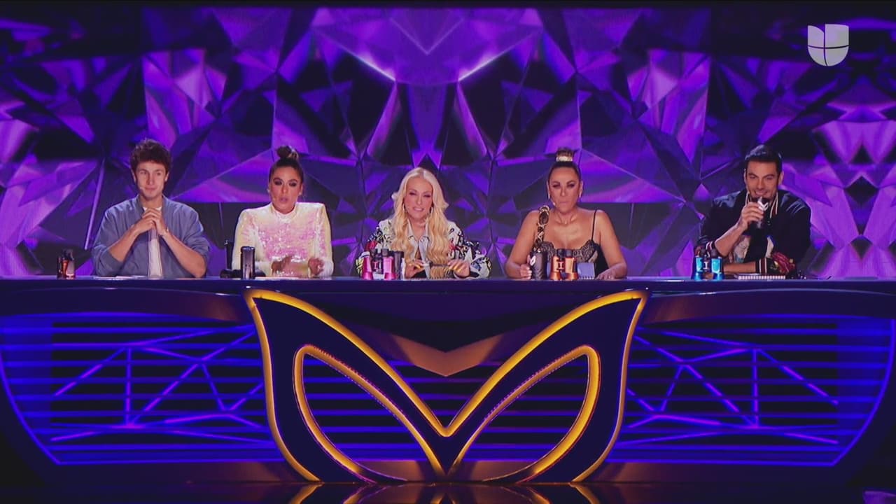 La conductora trajo toda su energía a la mesa y dispuesta a pasar un gran momento junto a Yuri, Consuelo Duval, Juanpa Zurita y Carlos Rivera.