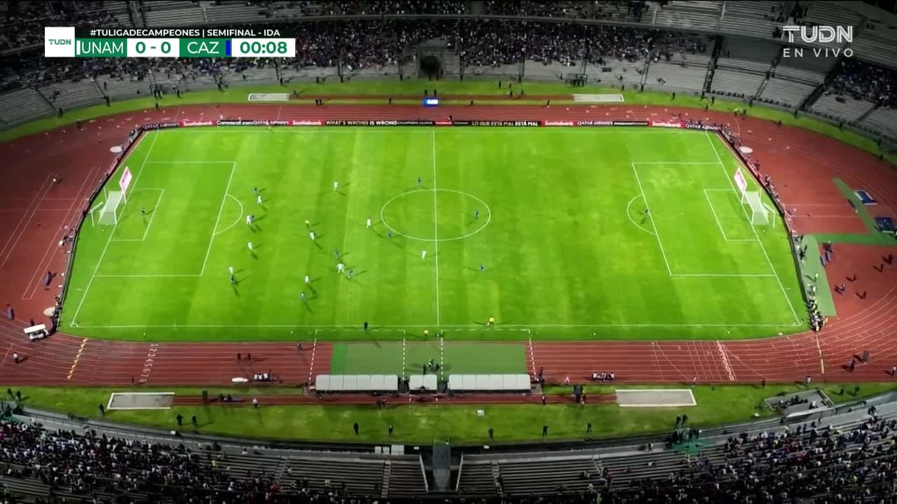 Arranca el partido y la pelota está en juego.