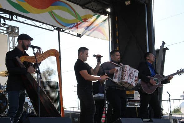 Cientos de personas disfrutaron de la tremenda celebración del Latin Grammy Street Party en Phoenix, donde estuvieron presentes varias agrupaciones nominadas a los premios GRAMMY® Latino incluyendo: Conjunto Primavera, Voz de Mando y Los Canarios de Michoacán. Esta fenomenal fiesta es un preámbulo a la gran noche de la música con la edición 15 de los premios anuales del GRAMMY Latino. Además de disfrutar de lo mejor de la música, los fans pudieron ganar premios y conocer a personalidades de Televisión y Radio de Univisión Arizona.