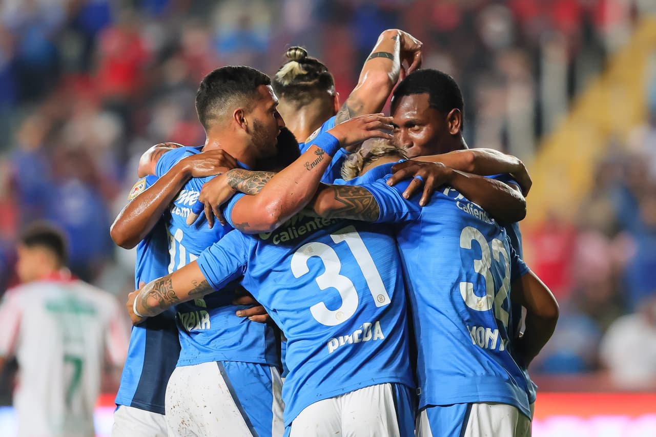 Así de rápido y ´fácil, Cruz Azul se ponía arriba en el marcador sin mucho desgaste y con el empuje anímico.
