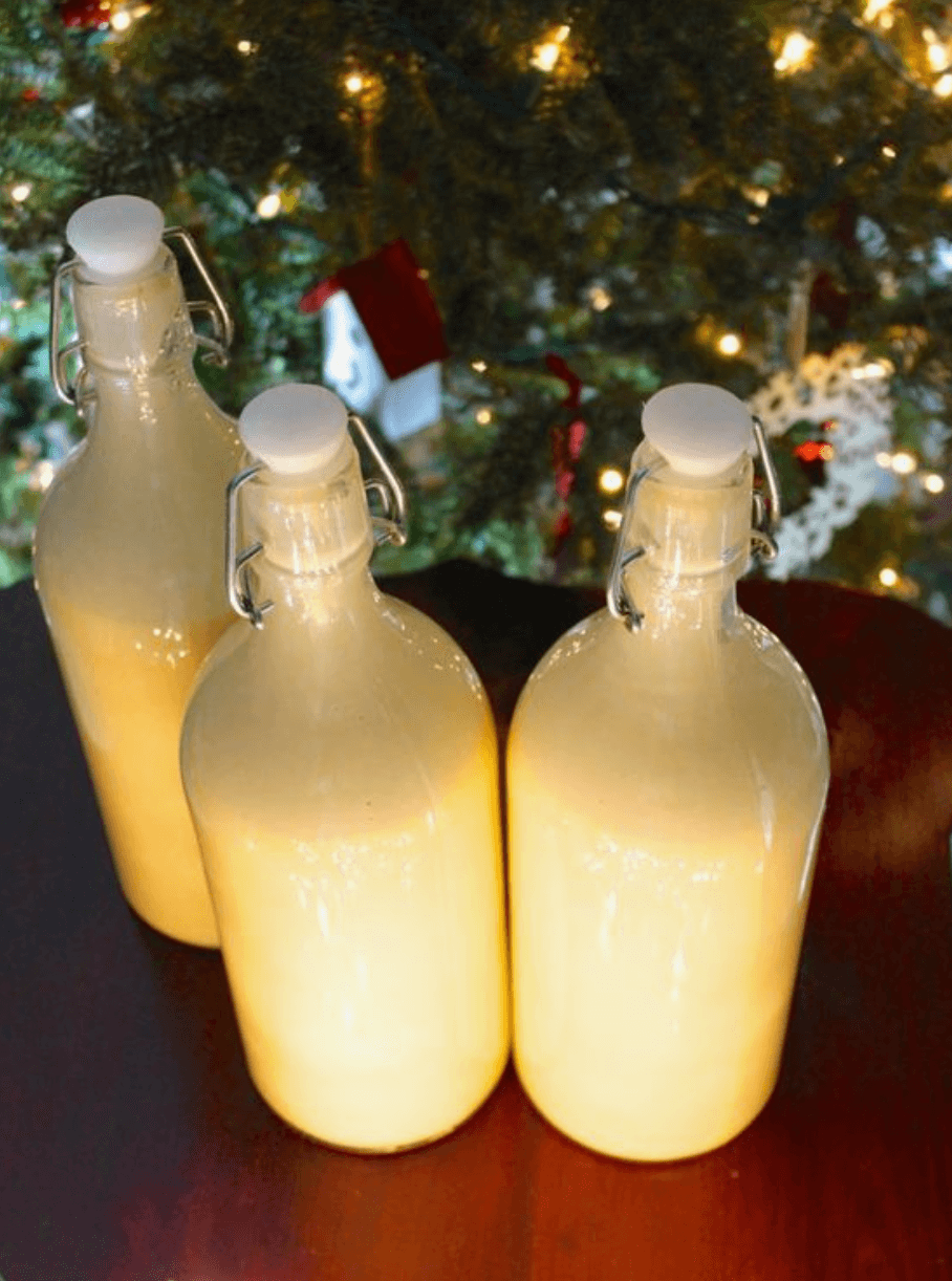 <b>Ponche de crema venezolano</b>
<br>
<br>Esta bebida es típica de Venezuela
<b> </b>que suele consumirse en las fiestas navideñas. Por otro lado, se lo considera como un postre líquido y se elabora con alcohol etílico, azúcar, huevos y leche.