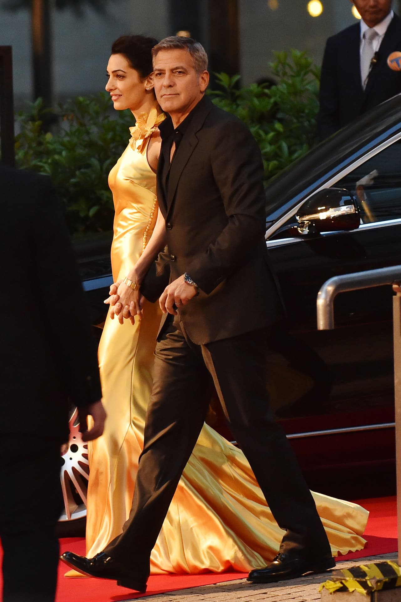 El actor llevó a su flamante esposa a la presentación de su cinta 'Tomorrowland' en la capital japonesa.